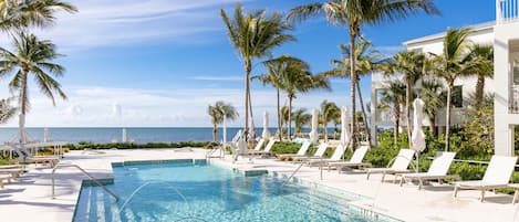 2 piscinas al aire libre, sillones reclinables de piscina