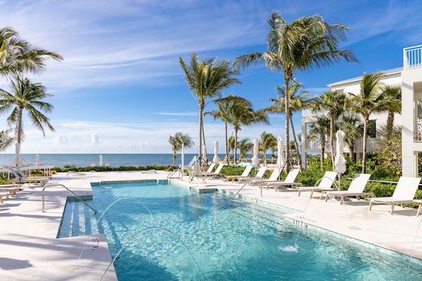 2 outdoor pools, open 8:00 AM to 6:00 PM, pool loungers