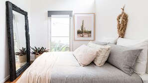 4 slaapkamers, een strijkplank/strijkijzer, internet, beddengoed