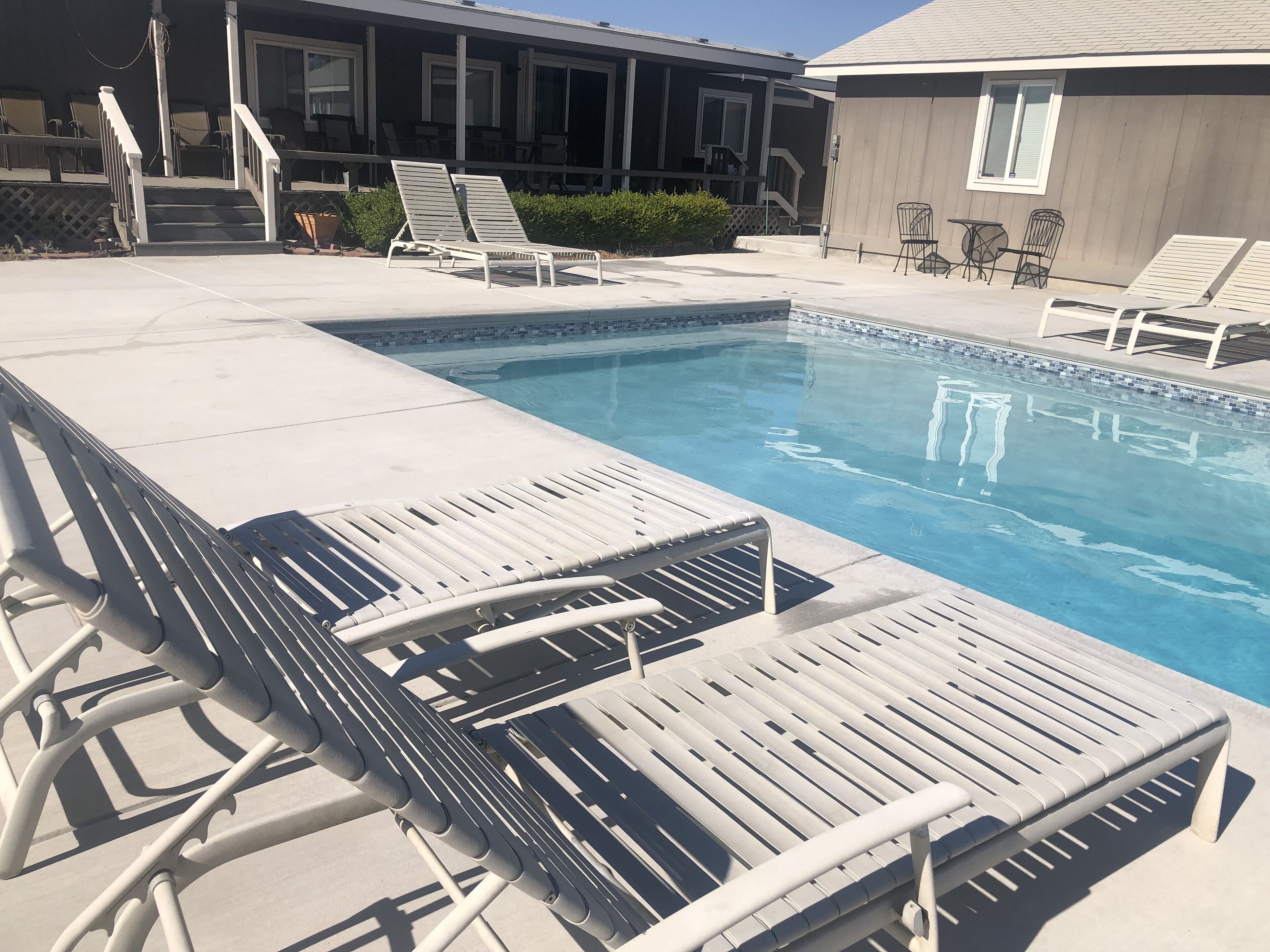J and M Retreat - New in ground heated pool 💦