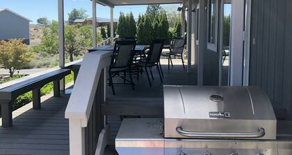 J and M Retreat - New in ground heated pool 💦