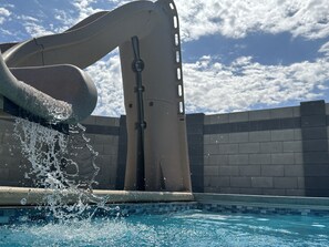 室外游泳池,恒温泳池