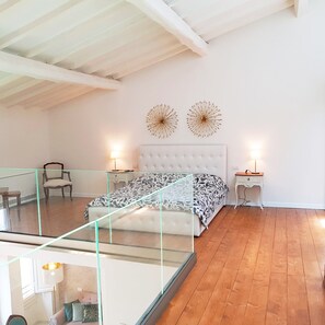 2 Schlafzimmer, Schreibtisch, Bügeleisen/Bügelbrett, Reisekinderbett