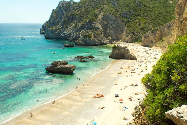 Ranta lähistöllä, valkoista hiekkaa