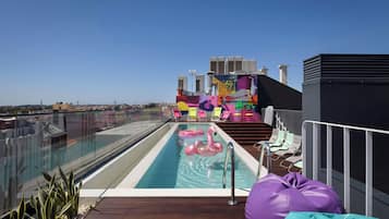 Outdoor pool, pool loungers