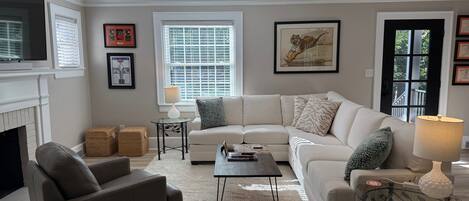 Smart TV, fireplace, stereo