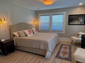 4 bedrooms, free WiFi, bed sheets - Walk to Campus! (Clemson)