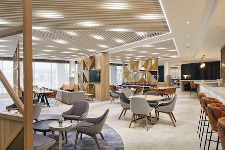 Bar (on property). Courtyard by Marriott London City Airport