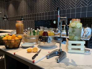 每日供應現點現煮早餐 (每人 RSD15)