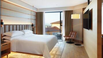 Junior Suite, 1 King Bed | In-room safe, desk, laptop workspace, blackout drapes