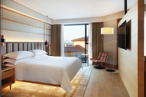 Junior Suite, 1 King Bed | In-room safe, desk, laptop workspace, blackout curtains - Four Points by Sheraton Prishtina City (Preoce)