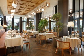 Restaurant - Four Points by Sheraton Prishtina City (Preoce)