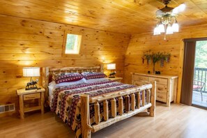 5 slaapkamers, een bureau, een strijkplank/strijkijzer, reisbedje