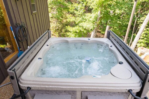 Outdoor spa tub