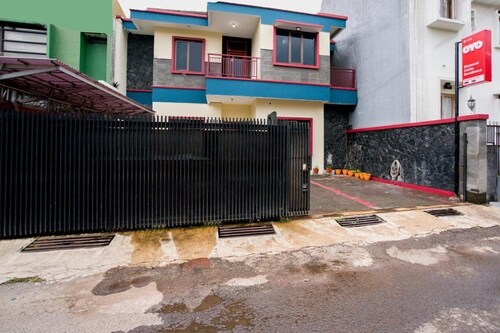 OYO 3029 Diamond Cisitu Residence Syariah