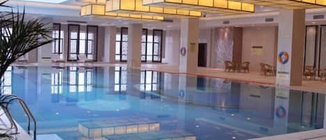 Piscine intérieure