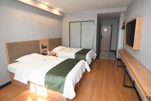 A hotel room with two beds, a wooden bench, a TV mounted on the wall, and a sliding door closet. - Greentree Inn Shandong Linyi Yishui County Angel G (Linyi)