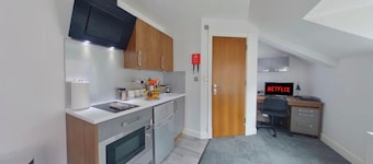 Victoria House - Deluxe Studio by CovStays