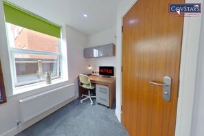 Interior - Victoria House - Queen Studio by CovStays (Coventry)