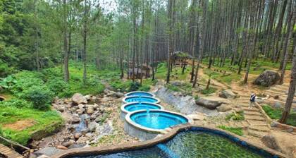 OYO 2922 Wisma Kampoeng Ciherang Syariah