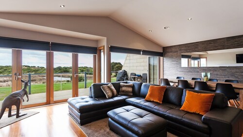 Esplanade Frontage 219a