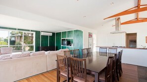 Dining - Great Ocean Retreat 43 (JAN JUC)