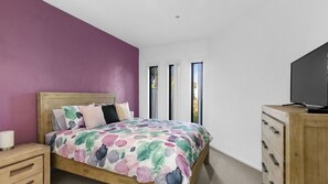 3 slaapkamers, een strijkplank/strijkijzer, beddengoed