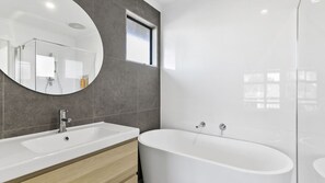 Bathtub, towels