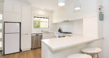 Located right in the best area of Central Torquay