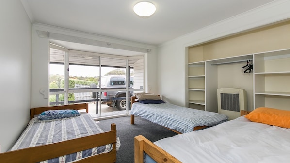 3 bedrooms, iron/ironing board, bed sheets