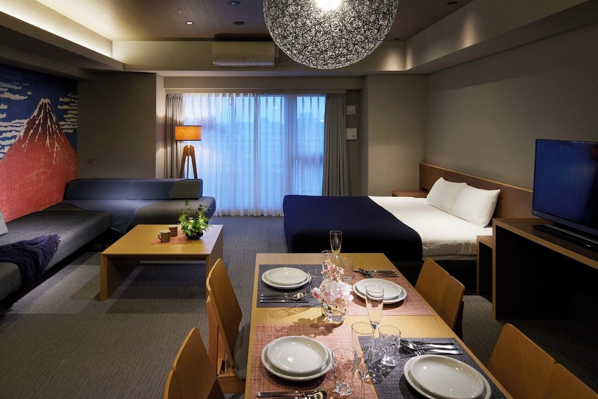 Premium-rum | Värdeförvaringsskåp på rummet, mörkläggningsgardiner och sängkläder