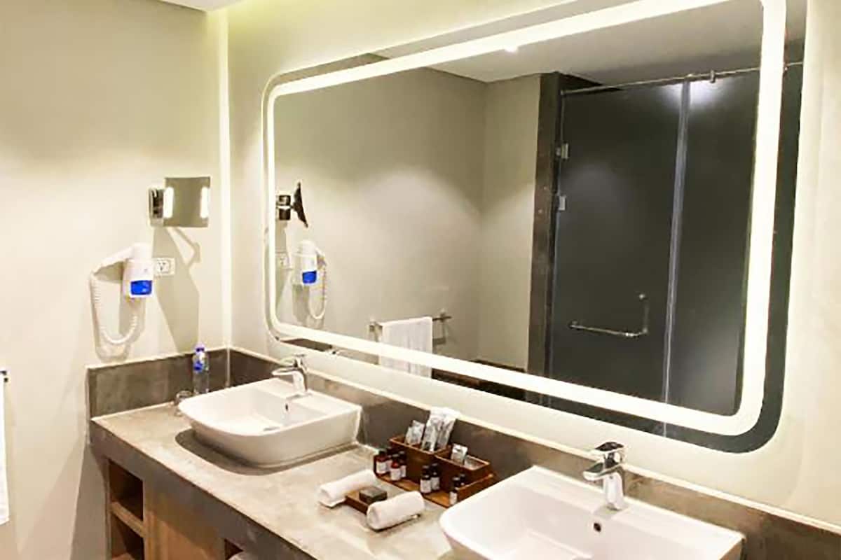 rainfall showerhead, free toiletries, hair dryer, bathrobes