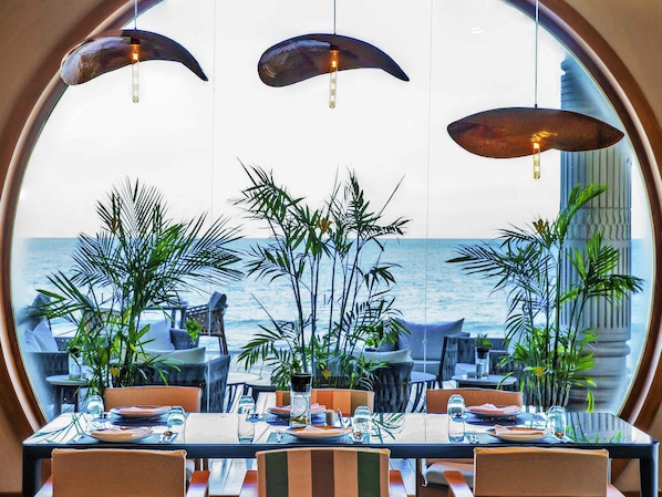 8 restoran, sarapan, makan tengah hari dihidangkan; makanan laut