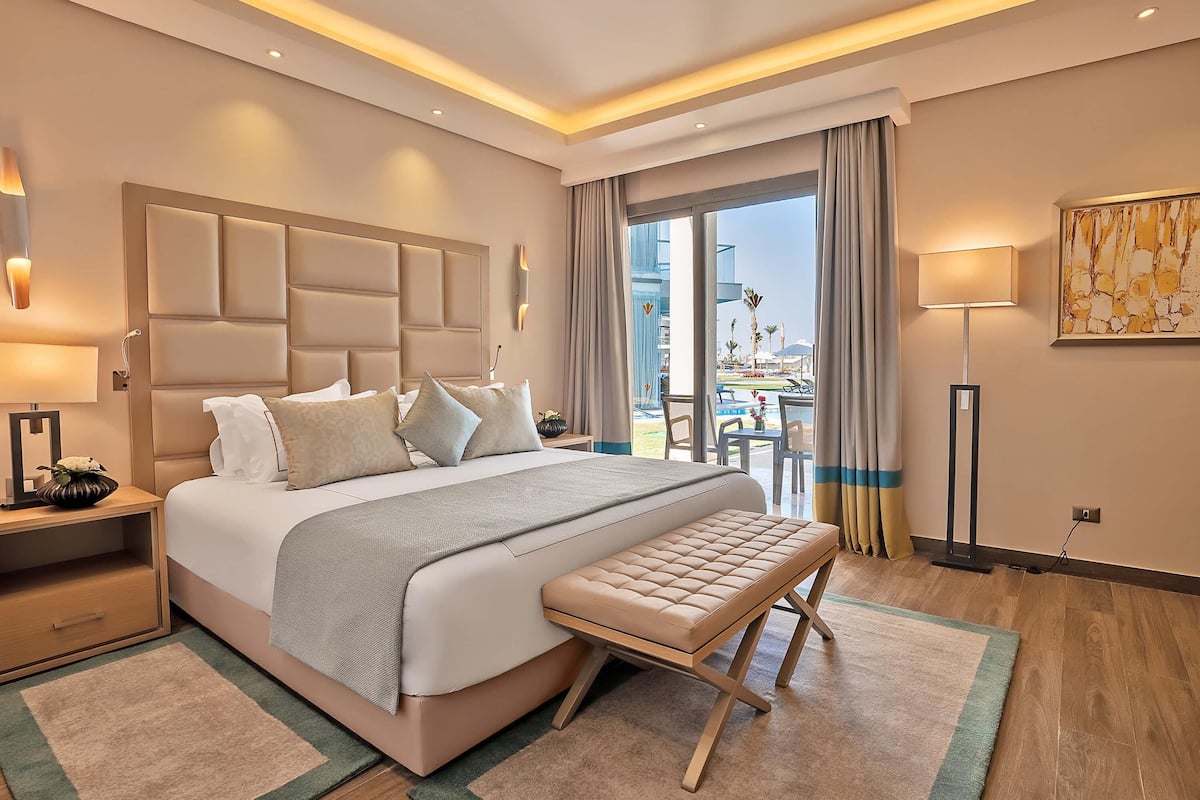 Suite, 1 King Bed (Lagoon Swim Up)