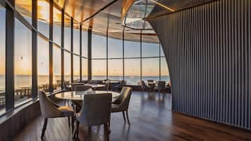 14 bars/lounges, 2 poolside bars, beach bar