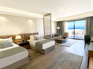 Suite Twin beds with Sea View | 浴室 | 雨淋花灑、免費梳洗用品、風筒、浴袍