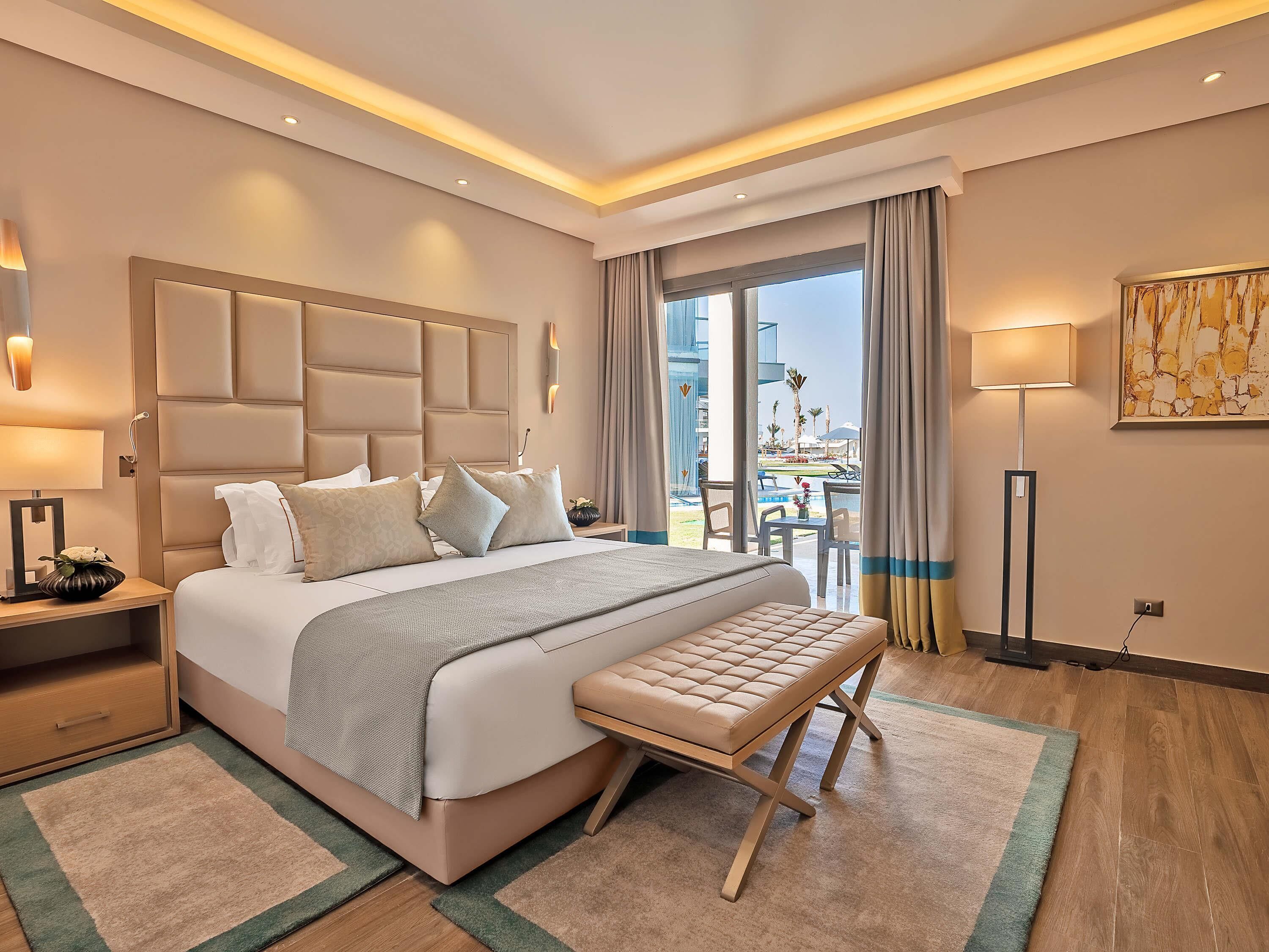 Lagoon Swim-up Suite | 1 bedroom, free minibar, in-room safe, desk