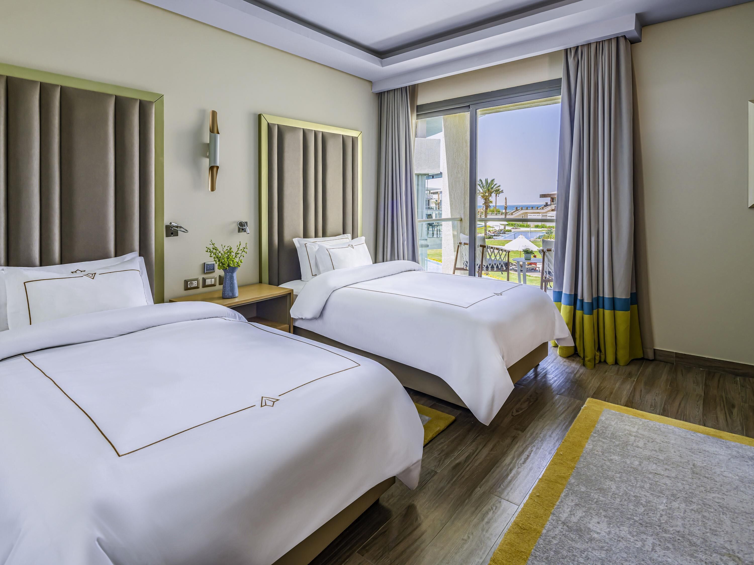 Deluxe Suite, 2 Katil Bujang (Single), Sea View (Lagoon) | 1 bilik tidur, bar mini percuma, peti besi dalam bilik, meja 