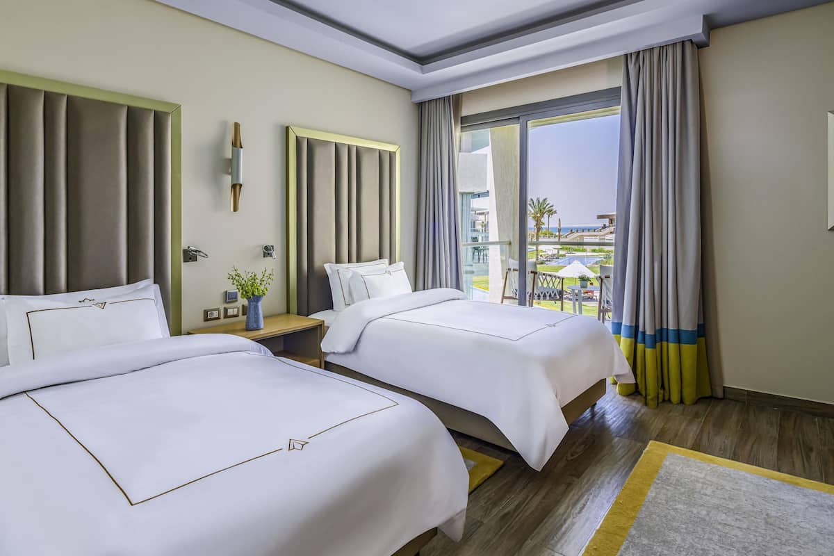 Deluxe Suite, 2 Katil Bujang (Single), Sea View (Lagoon) | 1 bilik tidur, bar mini percuma, peti besi dalam bilik, meja