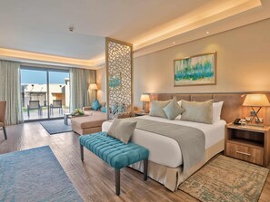 Suite, 1 King Bed with Sofa bed, Garden View