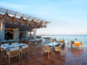 8 restaurants; breakfast, lunch and dinner served  - Rixos Premium Magawish Suites and Villas (Hurghada)