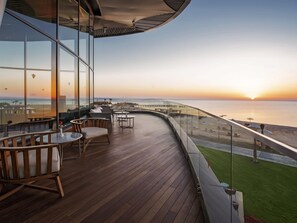 14 bars/lounges, 2 poolside bars, beach bar - Rixos Premium Magawish Suites and Villas (Hurghada)