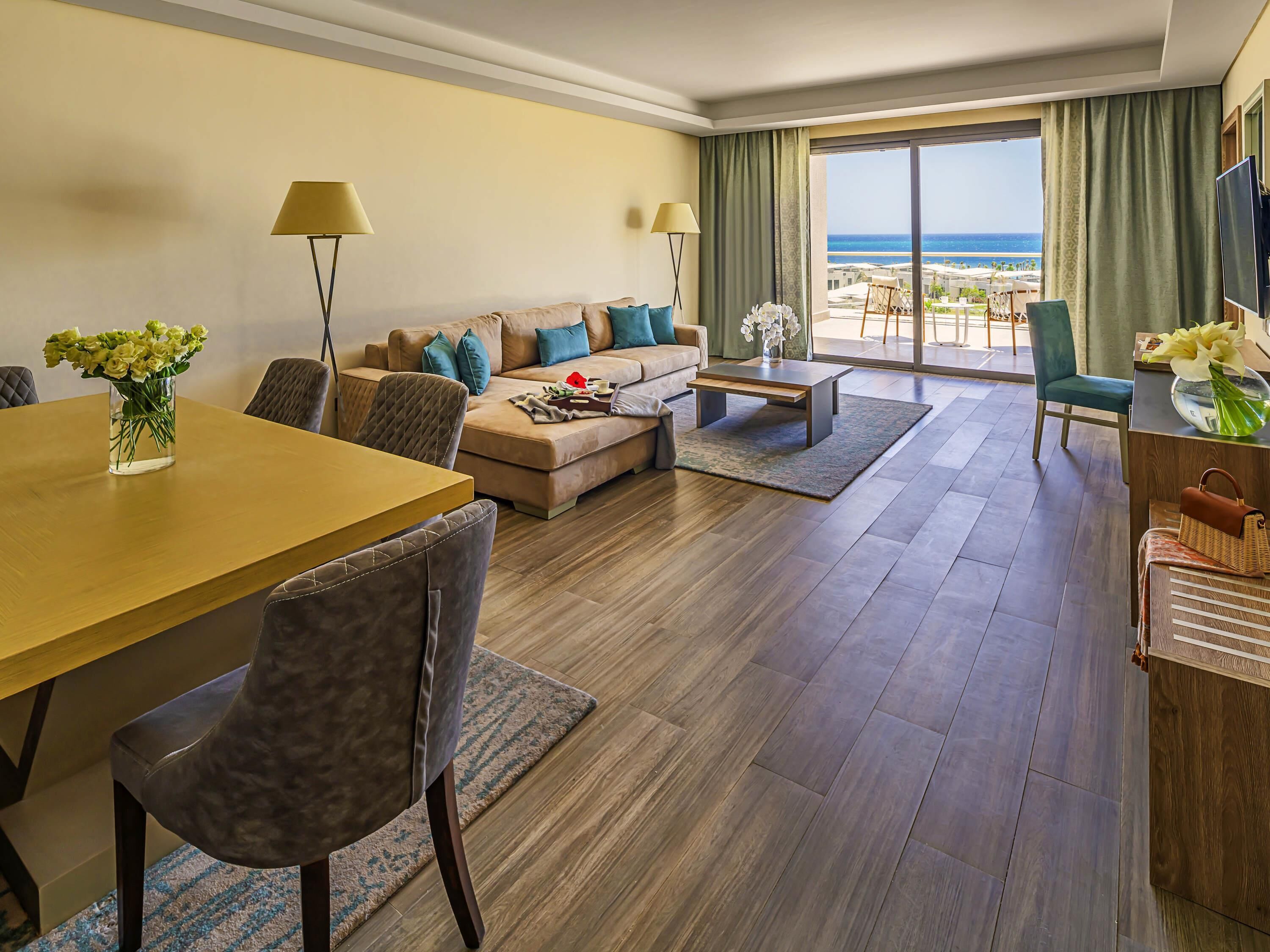 Family Suite, Multiple Beds (Executive) | 1 bedroom, free minibar, in-room safe, desk