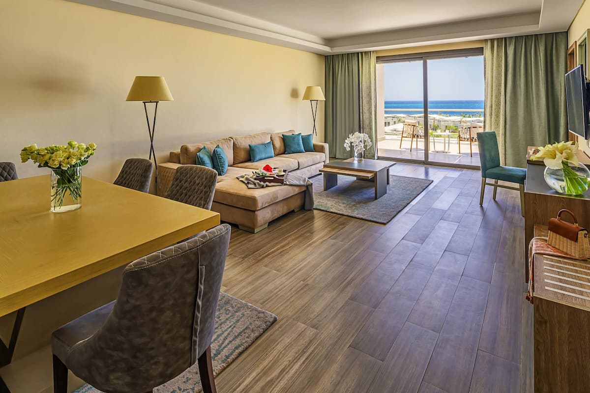Familien-Suite, Mehrere Betten (Executive) | 1 Schlafzimmer, kostenlose Minibar, Zimmersafe, Schreibtisch