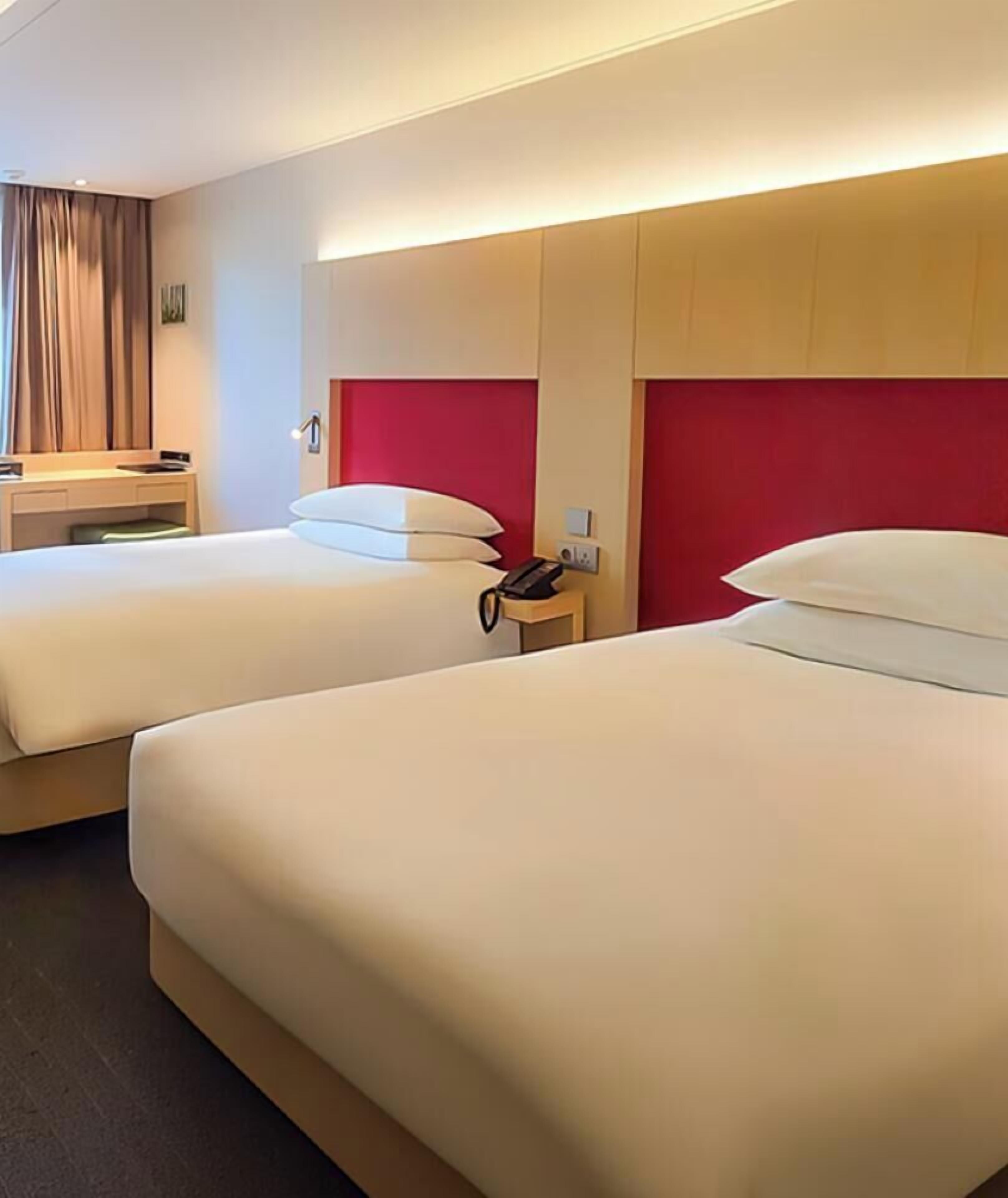 Standard Accessible (Double/Twin Room Subject to Availability) | In-room safe, desk, laptop workspace, blackout drapes