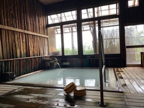 Nhà tắm công cộng