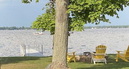 Newly updated Lakefront Houghton Lake home - close to popular sandbar.