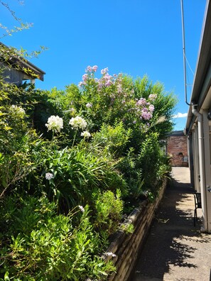 Individually furnished, desk, iron/ironing board, free WiFi - Henry's Quirindi (Quirindi)