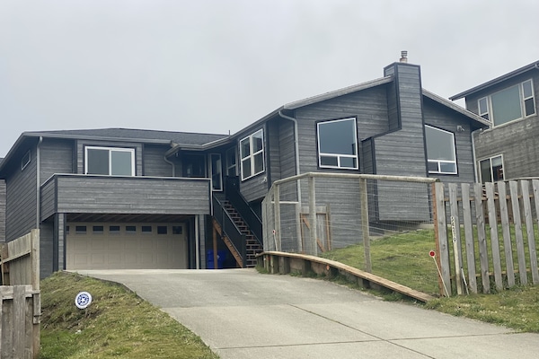Bandon’s Tufted Beach House