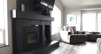 Ocean view, 100 yards to beach, pet friendly, secure fenced yard.